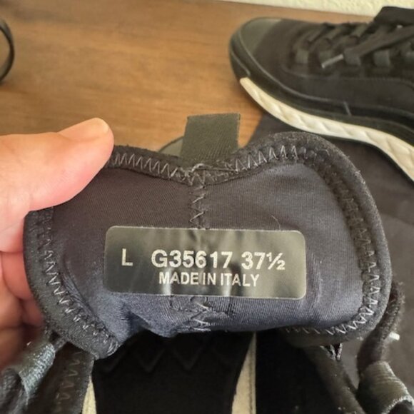 Chanel Interlocking CC Logo sneakers - Picture 5 of 5